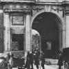 M468327 british soldiers of the 12th lancers at the menin gate monument to the fallen in the battles of ypres in the first world war world war ii 1940